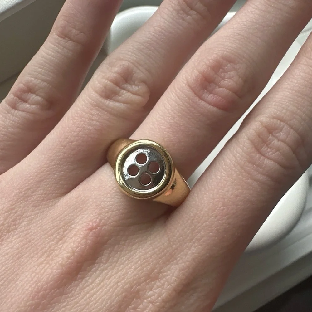 Vintage Ring | Gold & Silver toned button ring